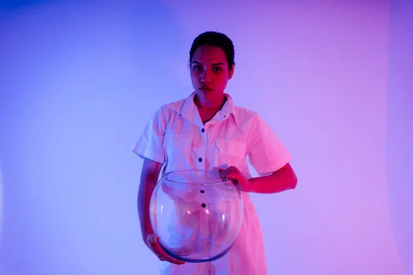 Retrato Mujer Asiática Astronauta Con Casco Espacial Luz Neón —  Fotos de Stock