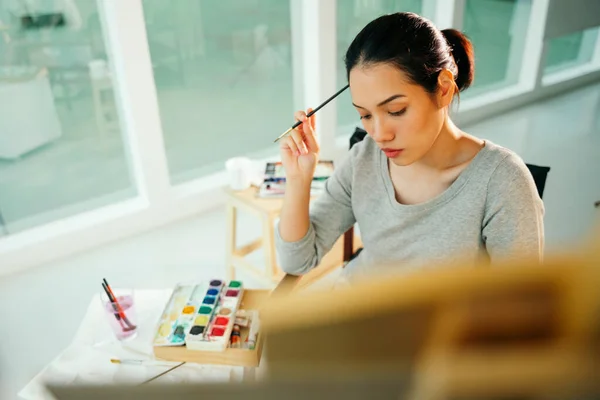 Retrato Joven Artista Asiática Mujer Pintura Sobre Lienzo Estudio — Foto de Stock