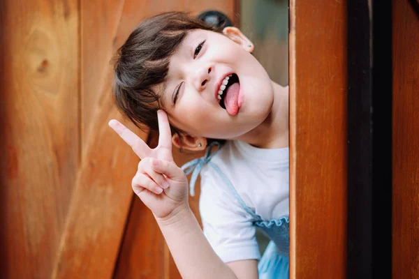 Close Portrait Little Girl Cheerful Expression Wooden Barn Doors — Stock Photo, Image