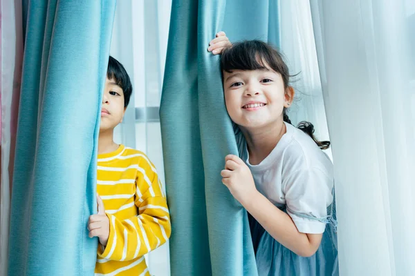 Little Brother Yellow Shirt Big Sister White Blue Dress Curtain — Stock Photo, Image