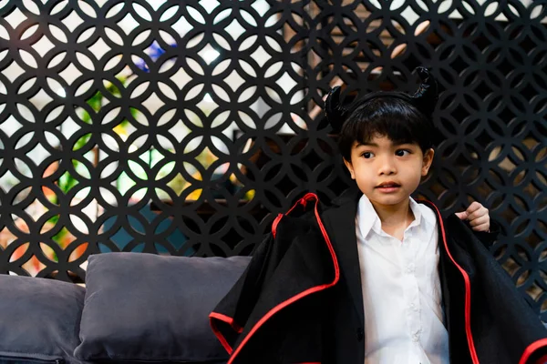Potret Anak Kecil Asia Berdandan Untuk Pesta Halloween — Stok Foto