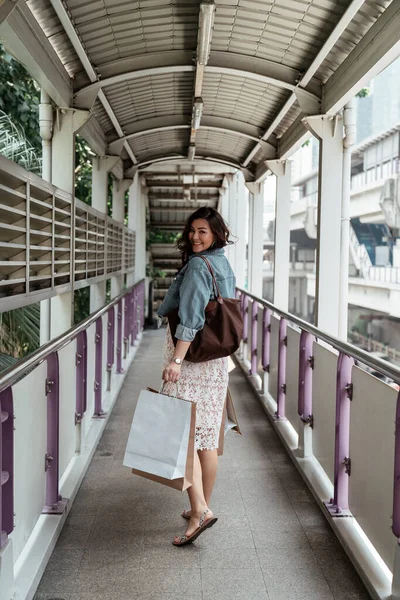 Alegre Mulher Adulta Tailandesa Feliz Desfrutar Sua Vida Depois Fazer — Fotografia de Stock