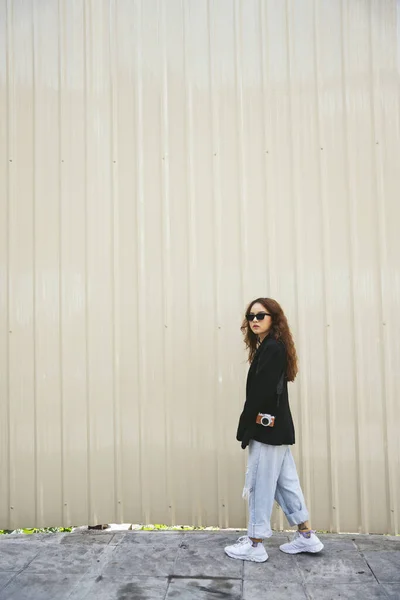 Vista Lateral Retrato Moda Una Joven Mujer Asiática Con Gafas — Foto de Stock