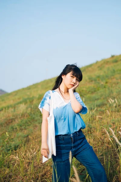 Black Half Tied Hair Girl White Blue Tie Dye Standing — Stock Photo, Image