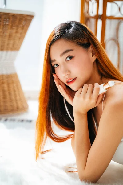 Side View Young Asian Woman Holding Cream Lotion Bottle Natural — Stock Photo, Image