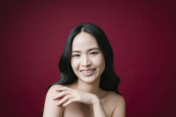 Gyönyörű Ázsiai Egészséges Bőr Koncepció Természetes Töltsük Fel Elszigetelten Piros — Stock Fotó