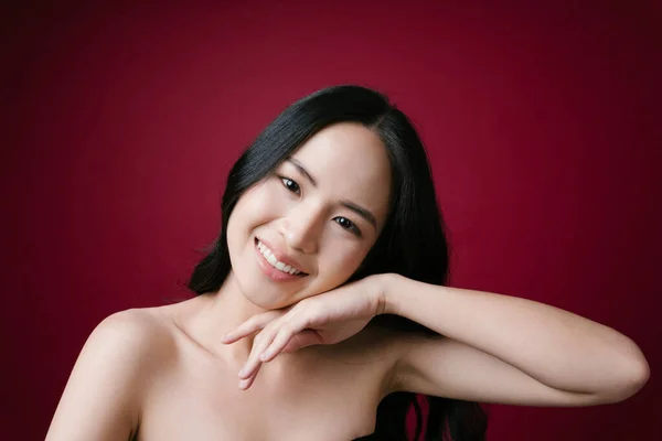 Retrato Bela Mulher Asiática Modelo Com Cabelo Preto Pele Saudável — Fotografia de Stock