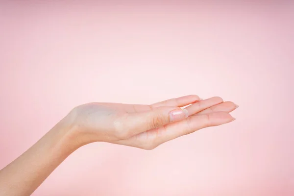 Hermosa Mujer Mano Desnudo Aislar Sobre Fondo Rosa — Foto de Stock