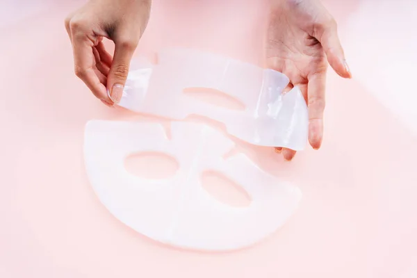 Mano Mujer Con Producto Mascarilla Facial — Foto de Stock