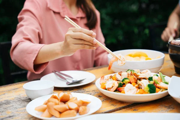 Woman Using Chopstick Eat Stir Fry Sausage — Stock Photo, Image