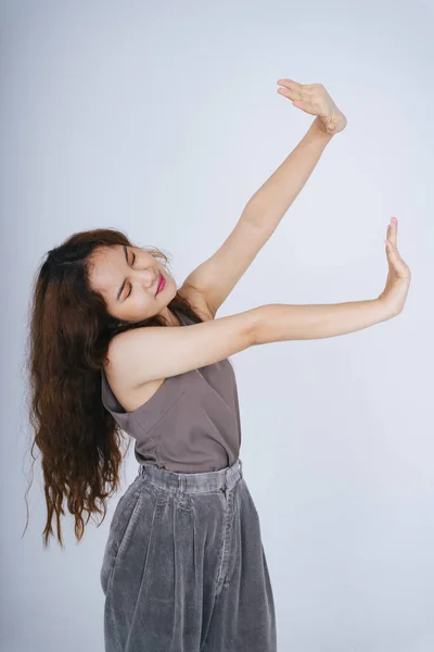Moda Portret Młodej Azjatki Kręcone Włosy Kobieta Izolować Białym Tle — Zdjęcie stockowe