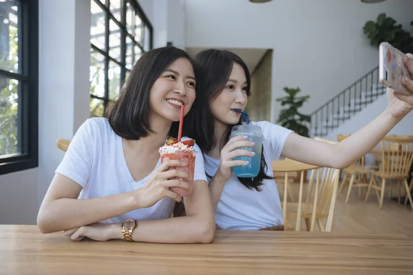 Two Girls White Shirt Sitting Cafe Own Drink Take Selfie — Stock Photo, Image