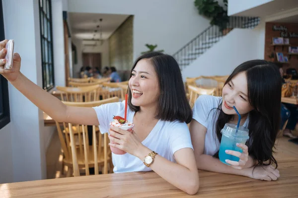 Two Girls White Shirt Sitting Cafe Red Blue Drink Take — Stock Photo, Image