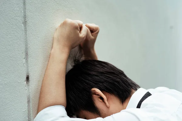 Close Hands Furious Businessman Attacking Wall Headbutt Wall Sad Depressed — Stock Photo, Image