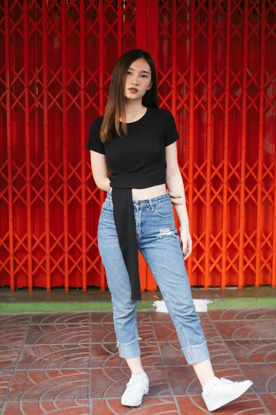 Full Length Fashion Portrait Linda Hipster Asiático Jovem Mulher Camisa — Fotografia de Stock