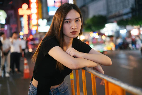 Retrato Moda Linda Hipster Asiático Jovem Mulher Camisa Preta Calças — Fotografia de Stock