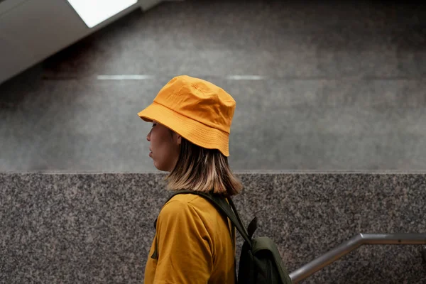 Yellow Backpacker Woman Green Backpack Walking Stair Underground Train — Stock Photo, Image
