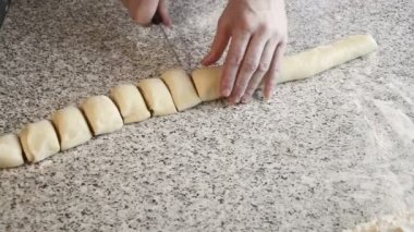 Hamur yemek ev kadını.