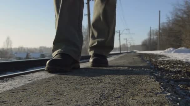 Person walks platform. — Stock Video