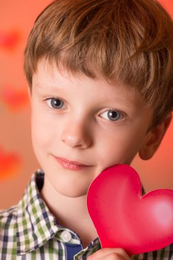 Bir kalbi onun elinde çocuk