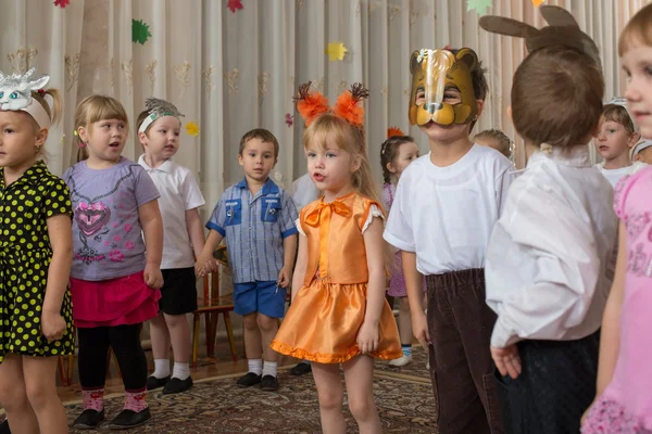 幼稚園の子供たちは — ストック写真