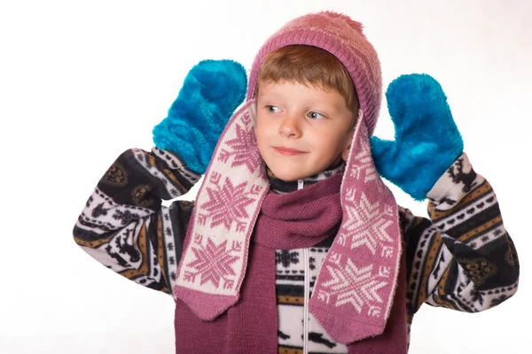 这个男孩在温暖衣帽的肖像 — 图库照片