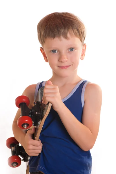 O menino está envolvido em um skate — Fotografia de Stock