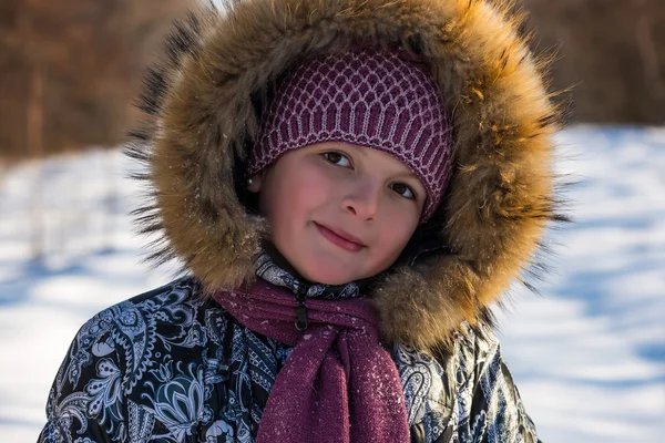 Mädchen im winterlichen Aktivurlaub . — Stockfoto