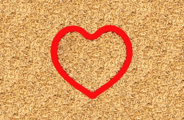 Kahverengi pirinç kalp şeklinde kırmızı çerçevede büyür.