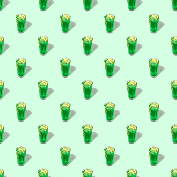 Бесшовный Рисунок Петли Прозрачным Стаканом Зеленого Напитка Пастельном Фоне Тень — стоковое фото