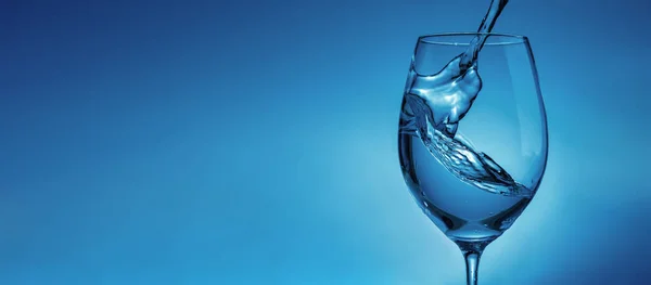 Banner Pouring Water Transparent Glass Wine Close Light Blue Background — Stock Photo, Image