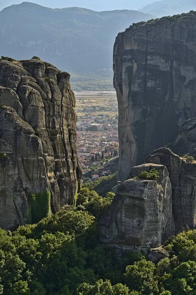 Pohled Město Kalambaka Klášterech Meteora Letní Den — Stock fotografie