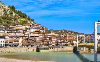 Berat şehir manzarası ve yeni köprü