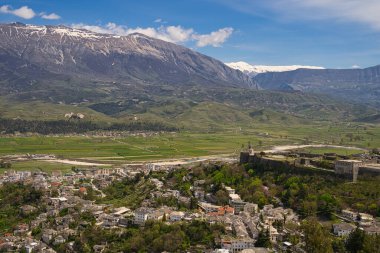 Kerculla Resort 'tan Cirokastra kentine bak