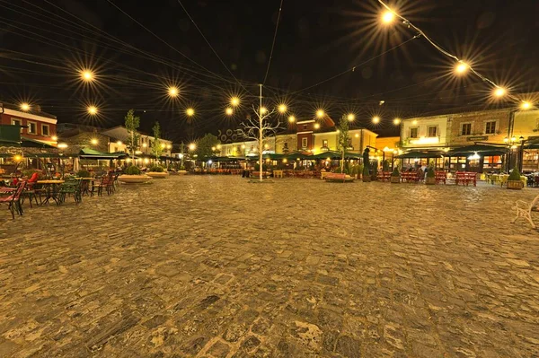 El viejo bazar de Korca por la noche — Foto de Stock