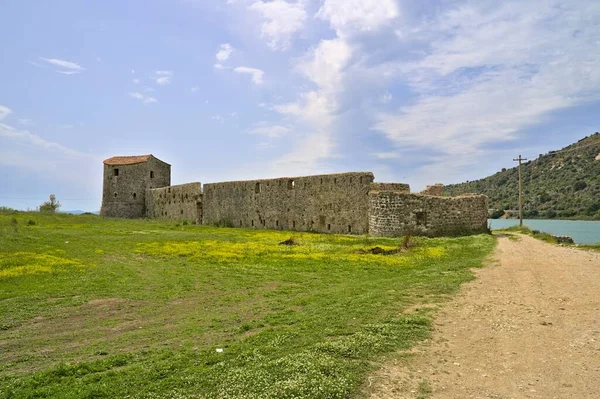 Driehoekig Venetiaans kasteel als onderdeel van Butrint — Stockfoto