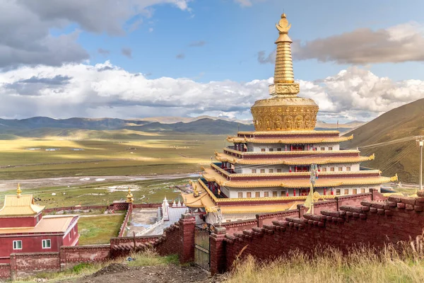 西藏的Tibetan佛教学院和寺院 东迦寺的壮丽景象 — 图库照片