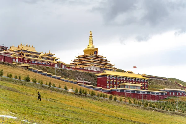 Die Atemberaubende Aussicht Auf Tibetische Buddhistische Akademie Und Kloster Dongga — Stockfoto