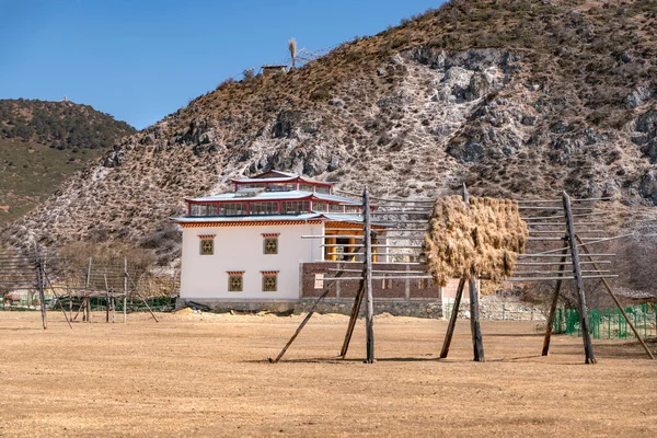 View Traditional Tibetan House Way Hay Dries Wooden Logs Shangri — Stock Photo, Image