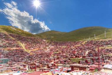 Larung Gar 'daki Larung Akademisi' nin Tibet 'teki görüşü