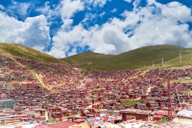 Larung Gar 'daki Larung Akademisi' nin Tibet 'teki görüşü