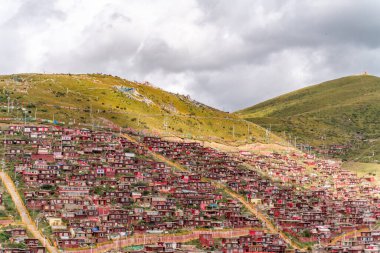 Larung Gar 'daki Larung Akademisi' nin Tibet 'teki görüşü