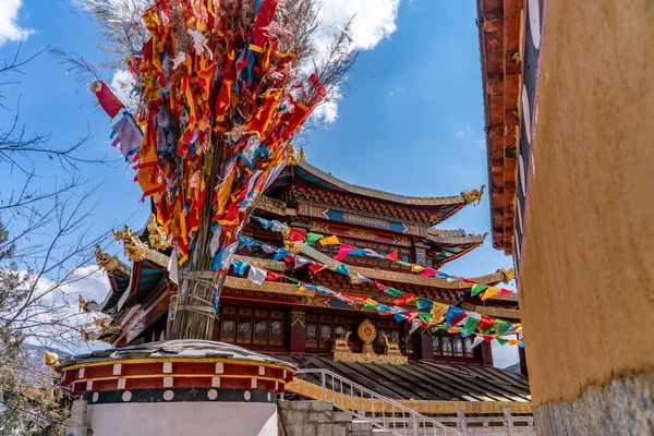 Καταπληκτική Θέα Των Παραδοσιακών Buddhist Σημαίες Στο Zhongdian Sutra Αποθετήριο — Φωτογραφία Αρχείου