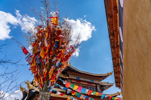 Καταπληκτική Θέα Των Παραδοσιακών Buddhist Σημαίες Στο Zhongdian Sutra Αποθετήριο — Φωτογραφία Αρχείου