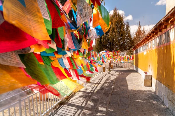 Καταπληκτική Θέα Των Παραδοσιακών Buddhist Σημαίες Στο Μοναστήρι Guihua Στο — Φωτογραφία Αρχείου