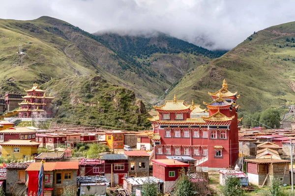 Удивительный Вид Традиционного Буддистского Искушения Guhua Temple Шангри Китае — стоковое фото