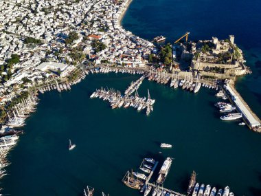 Bodrum Limanı ve antik Kalesi 'nin insansız hava aracından inanılmaz panoramik manzara