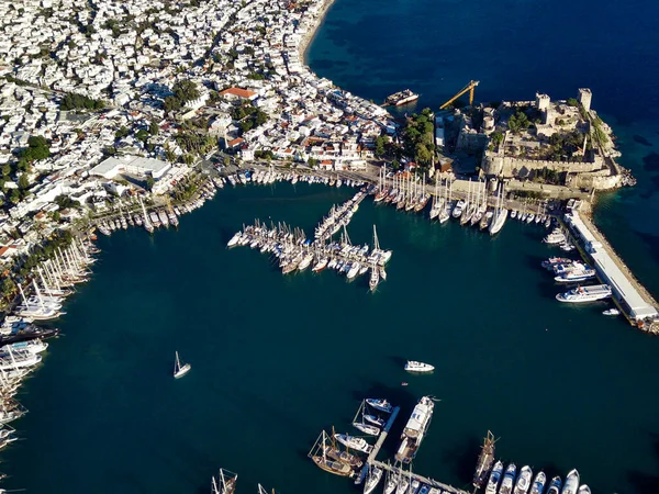 Bodrum Limanı ve antik Kalesi 'nin insansız hava aracından inanılmaz panoramik manzara
