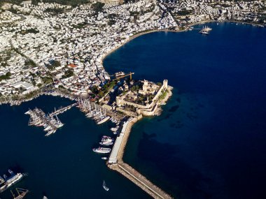 Bodrum Limanı ve antik Kalesi 'nin insansız hava aracından inanılmaz panoramik manzara
