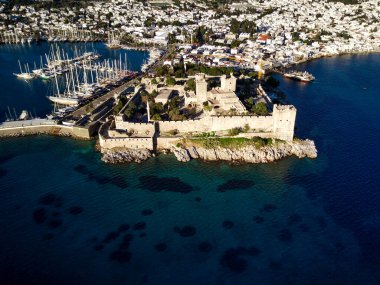 Bodrum Limanı ve antik Kalesi 'nin insansız hava aracından inanılmaz panoramik manzara
